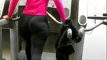 booty on the treadmill