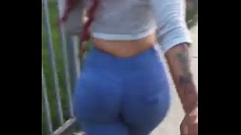 big booty ebony ass jiggle while walking