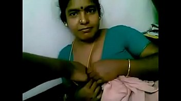 VID-20190503-PV0001-Chennai (IT) Tamil 39 yrs old married housemaid aunty (Green saree) showing her boobs to 45 yrs old married house owner sex porn video-2