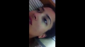 שרמוטה ישראלית מקבלת בכוס ומדברת בטלפון באמצע סקס - סרטי סקס אתר סקס שרמוטה