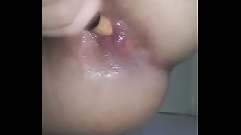 Novinha se masturbando pelo cu