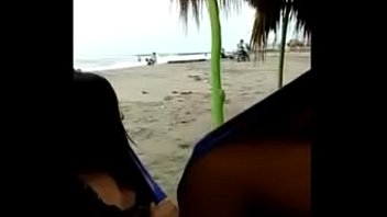 Elena Cruz, Masturbasion en la Playa... Pillada.