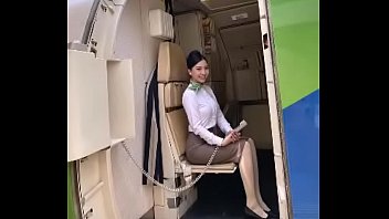 Lộ clip hot girl tiếp viên hàng không xinh đẹp đi khách
