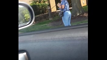 Thicc old milf want my attention